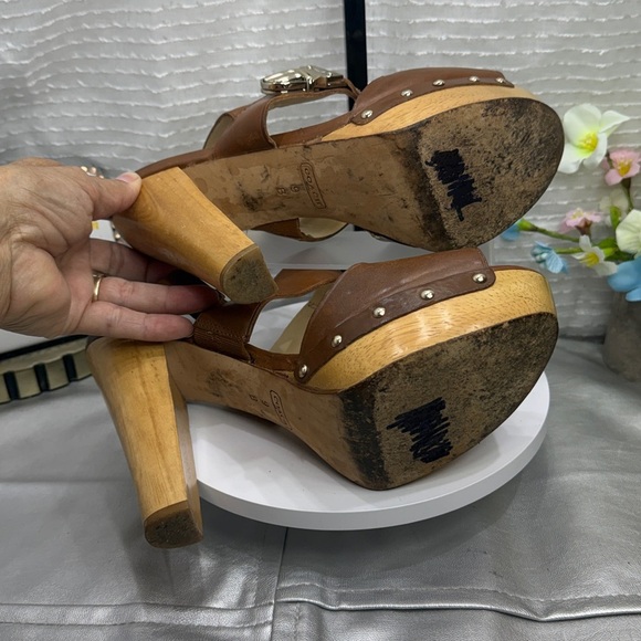 (A) COACH Women's Darcey Peep-Toe Platform Heels with Silver Wooden Buckle,Sz 9B - Picture 8 of 15